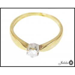 Piękny złoty pierścionek zdobiony cyrkonią p 333 8542158356