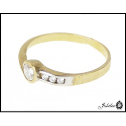 Piękny złoty pierścionek zdobiony cyrkoniami p 333 8581160912